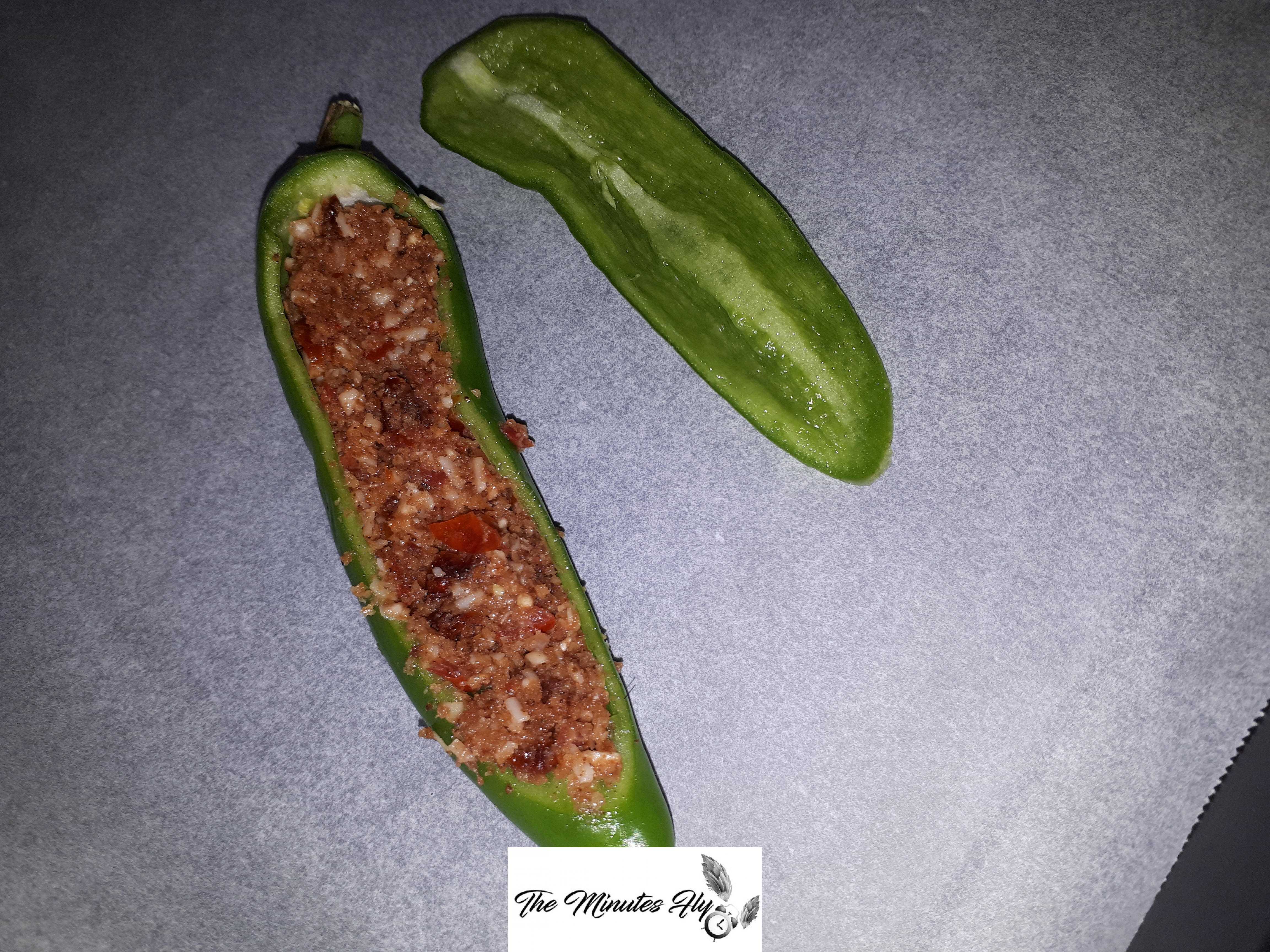 friggitelli ripieni ai due pomodori - ricetta svuota frigo - the minutes fly