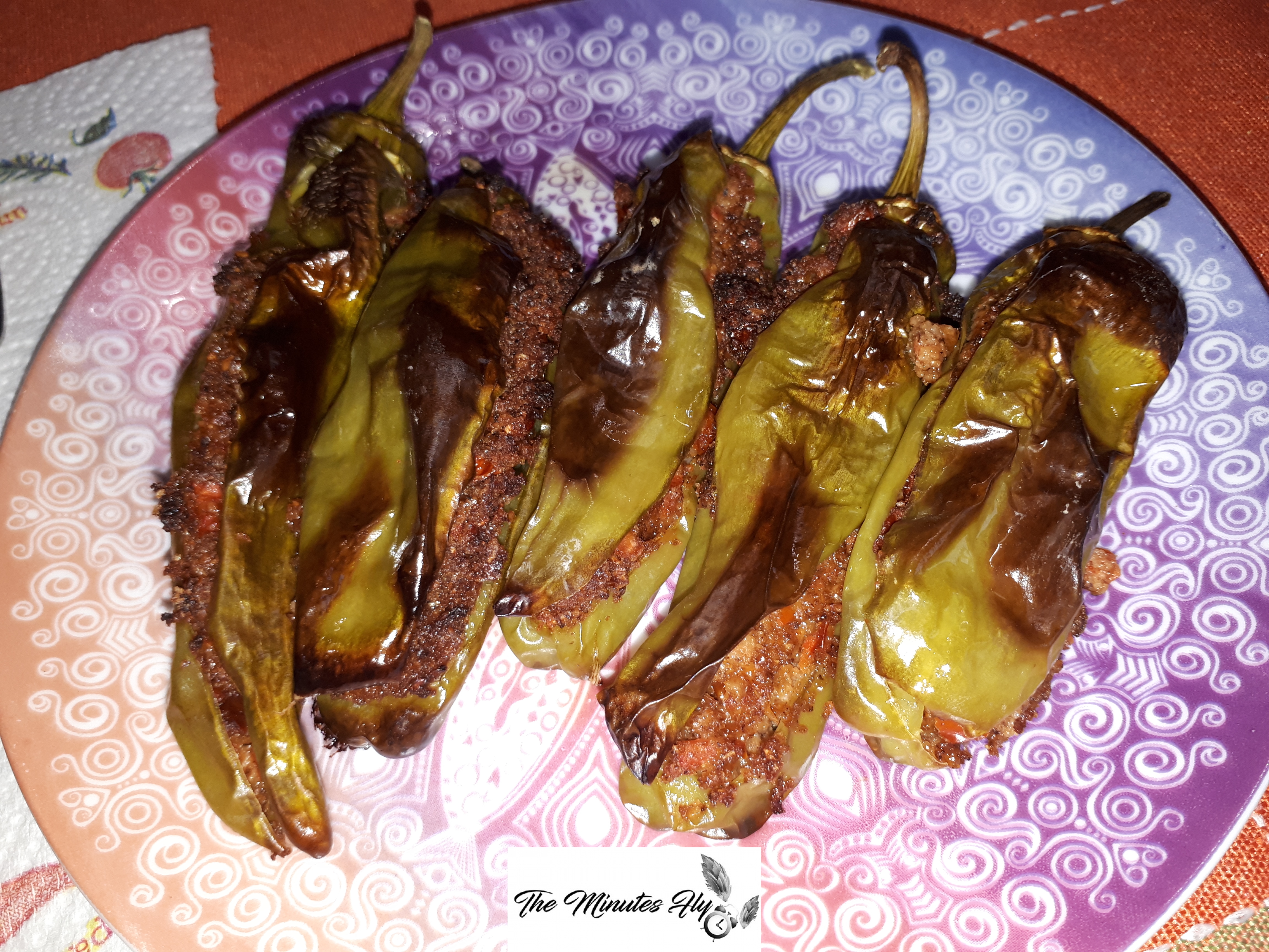 friggitelli ripieni ai due pomodori - ricetta svuota frigo - the minutes fly