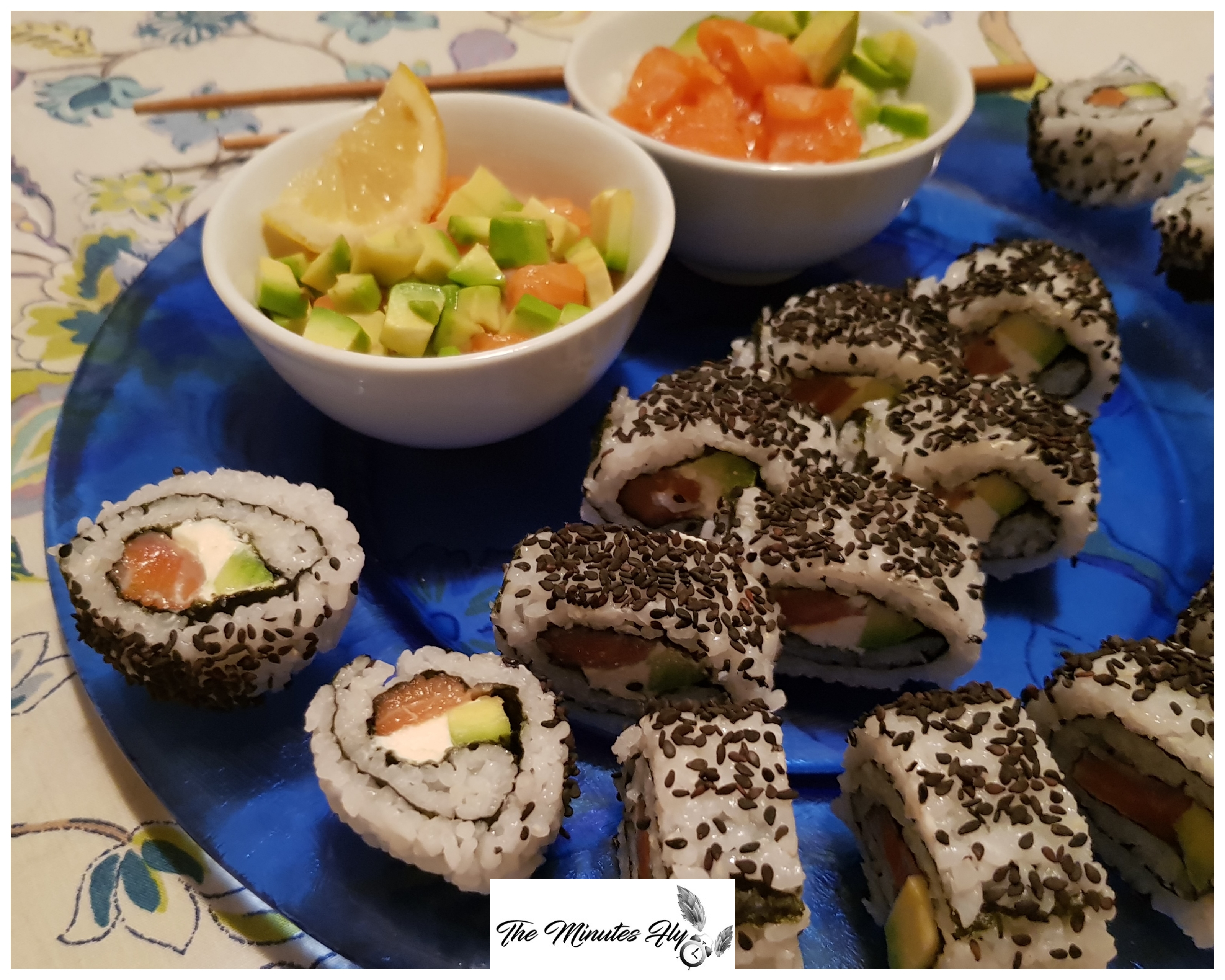 sushi - uramaki philadelphia roll - uramaki sake avocado - uramaki spicy sake - uramaki spicy salmon - nadia coppola - fatinasweet - the minutes fly