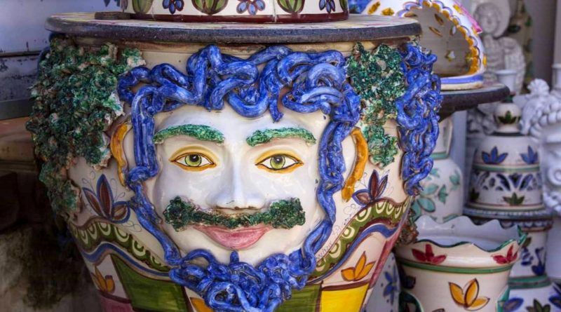 teste di moro - vasi ceramiche Sicilia - the minutes fly - web magazine