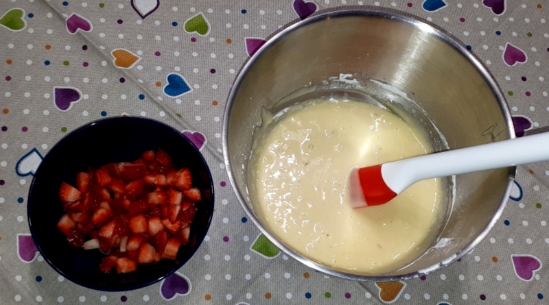 ciambella allo yogurt e fragole fresche - the minutes fly - web magazine ciambella allo yogurt e fragole fresche - the minutes fly - web magazine