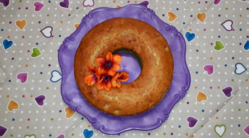 ciambella allo yogurt e fragole fresche - the minutes fly - web magazine ciambella allo yogurt e fragole fresche - the minutes fly - web magazine