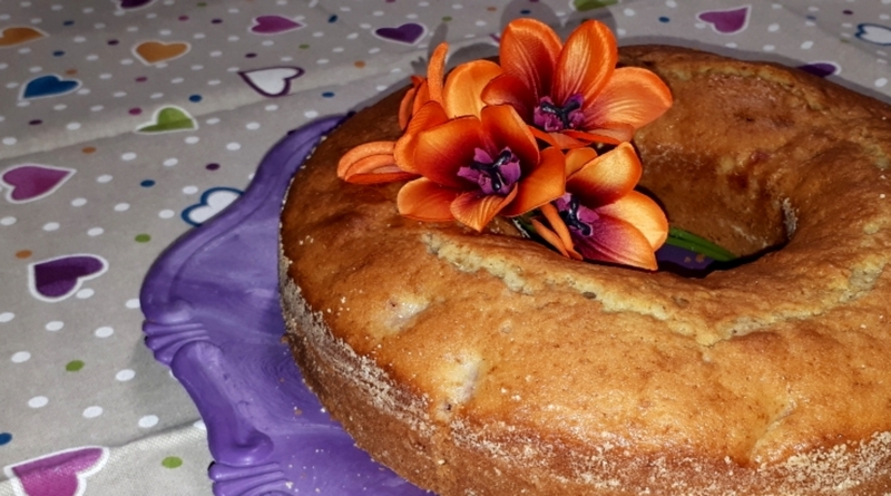 ciambella allo yogurt e fragole fresche - the minutes fly - web magazine ciambella allo yogurt e fragole fresche - the minutes fly - web magazine