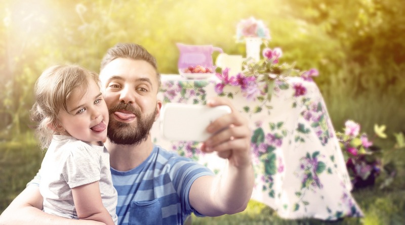 festa del papà - origini - tradizioni - curiosità - idee regalo - the minutes fly - web magazine - selfie papà e bambina