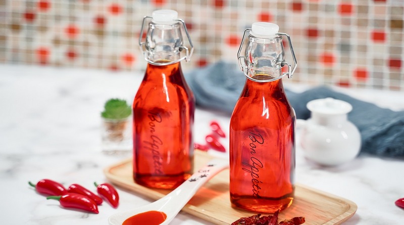 olio di oliva aromatizzato 5 varianti - the minutes fly - web magazine - food - cucina peperoncino - the minutes fly - web magazine - food - cucina