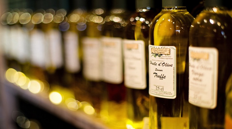 olio di oliva aromatizzato 5 varianti - the minutes fly - web magazine - food - cucina olio di oliva aromatizzato 5 varianti - the minutes fly - web magazine - food - cucina