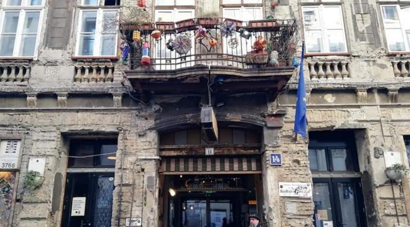 Szimpla Kert Ruin Pub The Minutes Fly