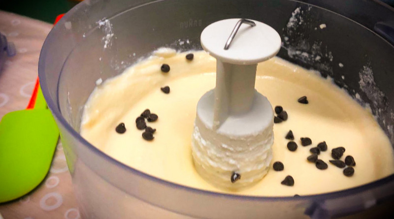 cuore dolce di ricotta con gocce di cioccolato - the minutes fly