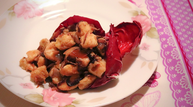 bocconcini di pollo e cuori di radicchio - cornucopia dell'abbondanza con bocconcini di pollo e cuori di radicchio the minutes fly - web magazine