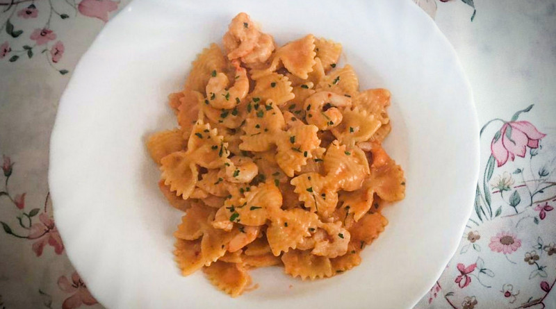 farfalle rosè - brandy - gamberetti - the minutes fly - web magazine