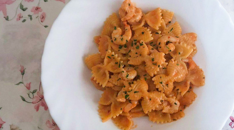 farfalle rosè - brandy - gamberetti - the minutes fly - web magazine