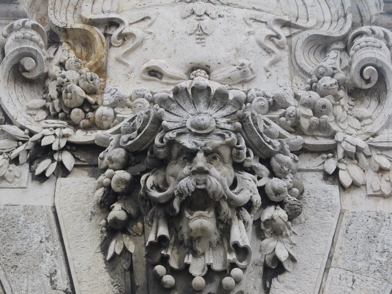 particolare statua - budapest - travel - the minutes fly - web magazine
