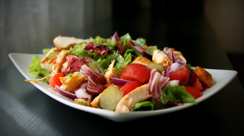 cibi-estivi-insalata-gustosa-the-minutes-fly